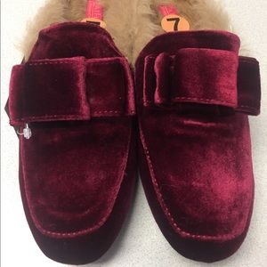 Bow Tie Slippers House Catherine Malandrino Sz 7